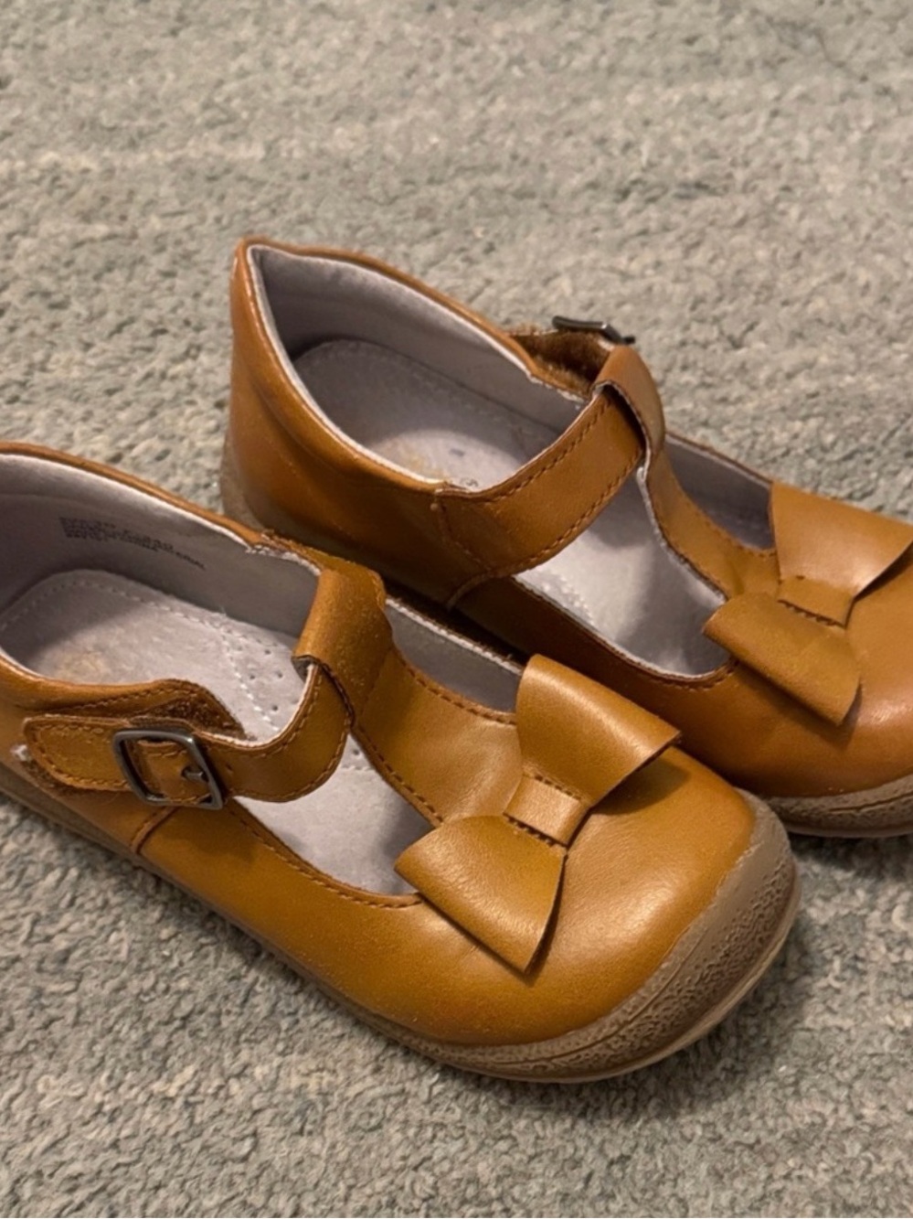 L’Amour Girls' Tan Mary Jane Bow Shoes - Kids